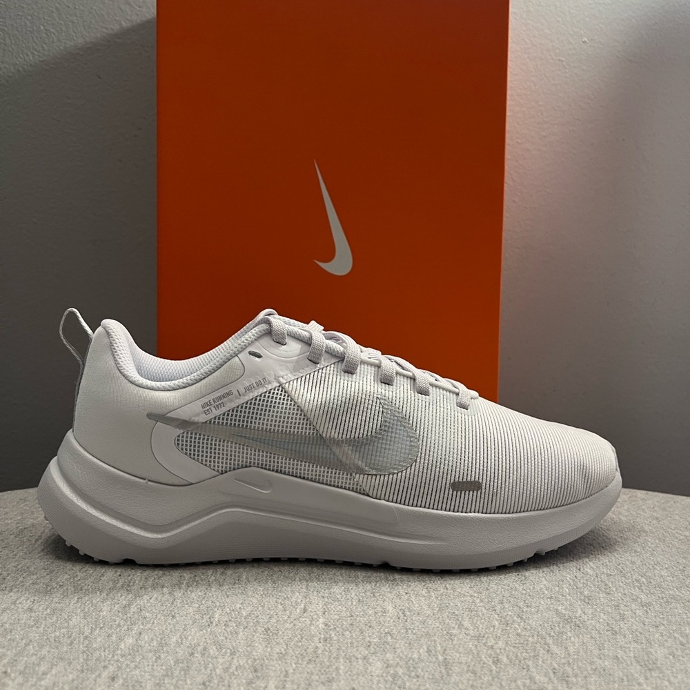 Nike Downshifter 12 White Silver Running Women’s Shoe Size 7.5 DD9294-100 - Picture 2 of 11